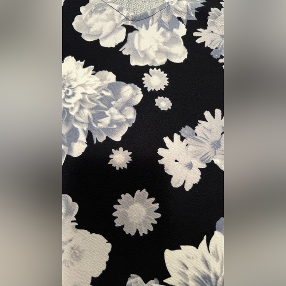 Women’s top - Picture 2 of 2